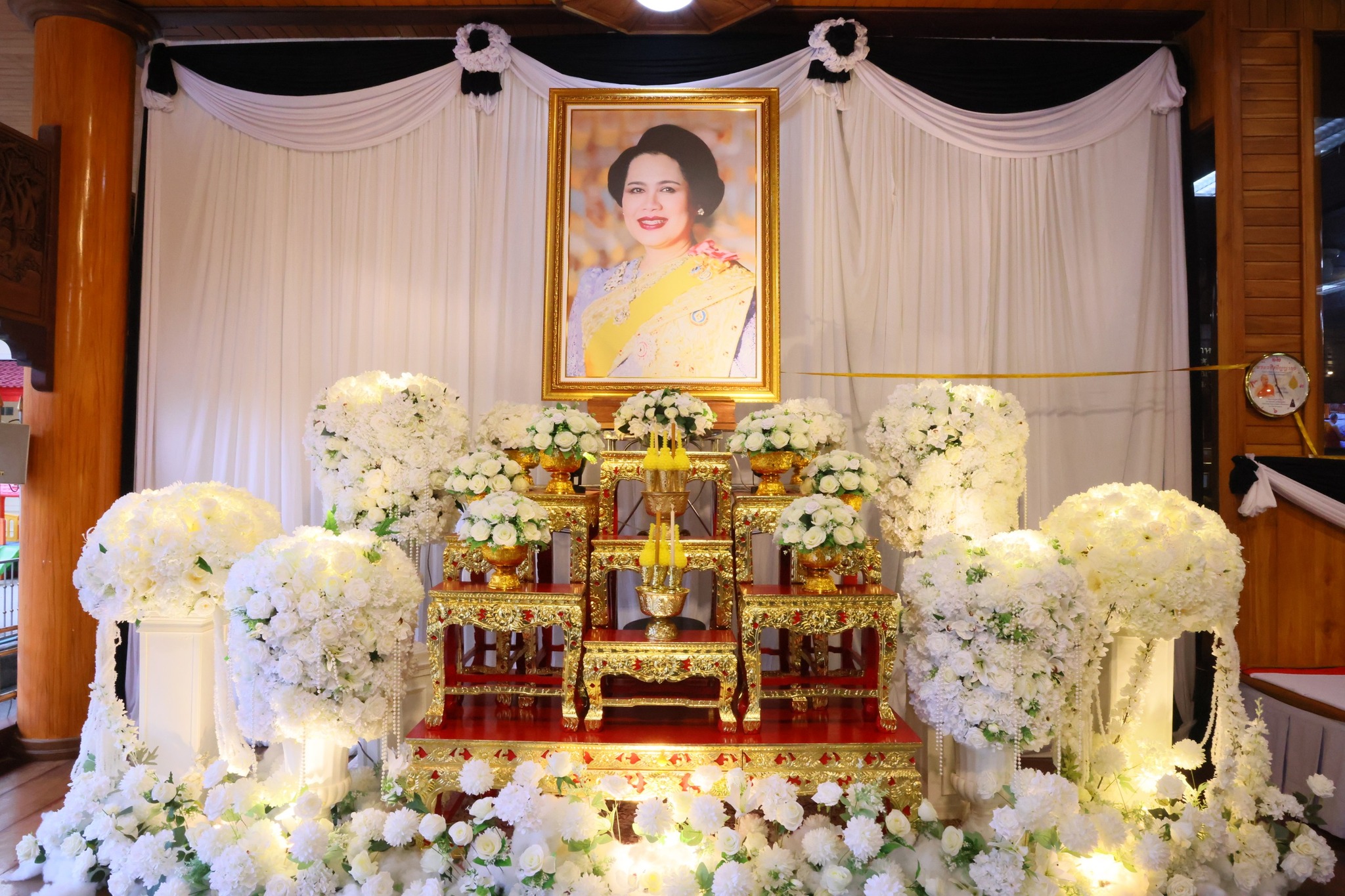 title - วันที่ 12 ธ.ค. 2568 เวลา 17.30น. นางวิไลกัลยา สาริพันธ์ ปฏิรูปที่ดินจังหวัดระยอง พร้อมข้าราชการ ส.ป.ก.ระยอง เข้าร่วมประกอบพิธีบำเพ็ญกุศลอุทิศถวายเป็นพระราชกุศลแด่สมเด็จพระนางเจ้าสิริกิติ์ พระบรมราชินีนาถ พระบรมราชชนนีพันปีหลวง เนื่องในโอกาสครบ 50 วันแห่งการสวรรคต หรือการบำเพ็ญกุศลปัญญาสมวาร