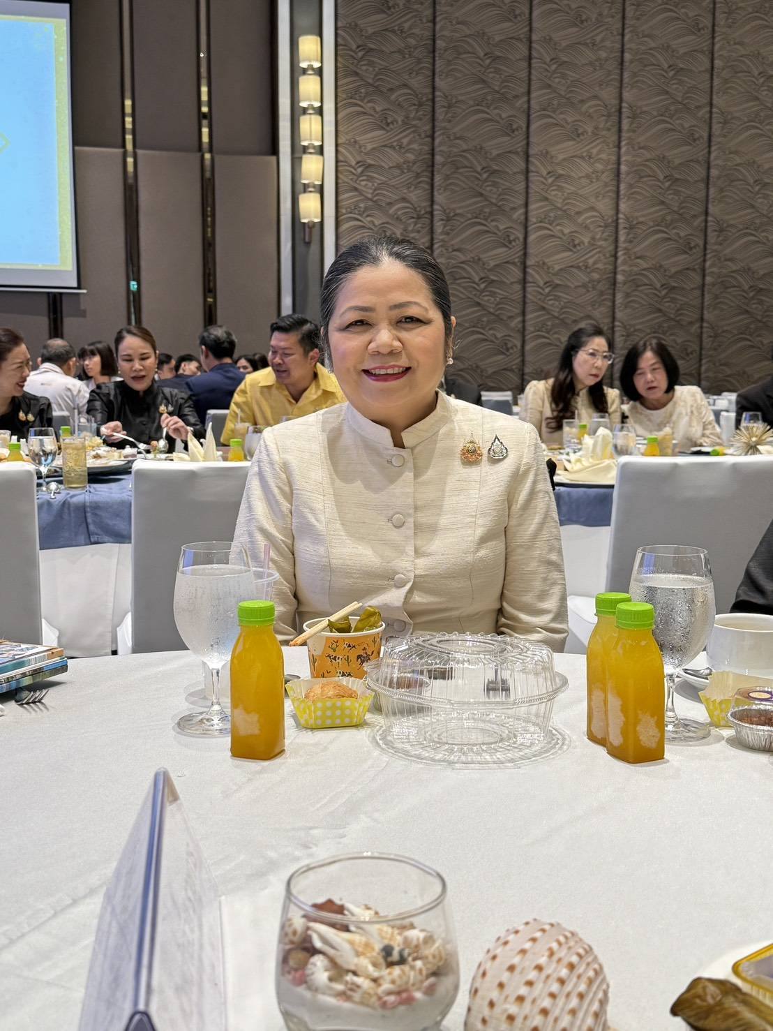 title - วันพฤหัสบดีที่ 18 ธันวาคม 2568 นางวิไลกัลยา สาริพันธ์ ปฏิรูปที่ดินจังหวัดระยอง พร้อมข้าราชการ ส.ป.ก.ระยอง เข้าร่วมกิจกรรมสภากาแฟสัญจร ครั้งที่ 12/2568 ประจำเดือน ธันวาคม 2568