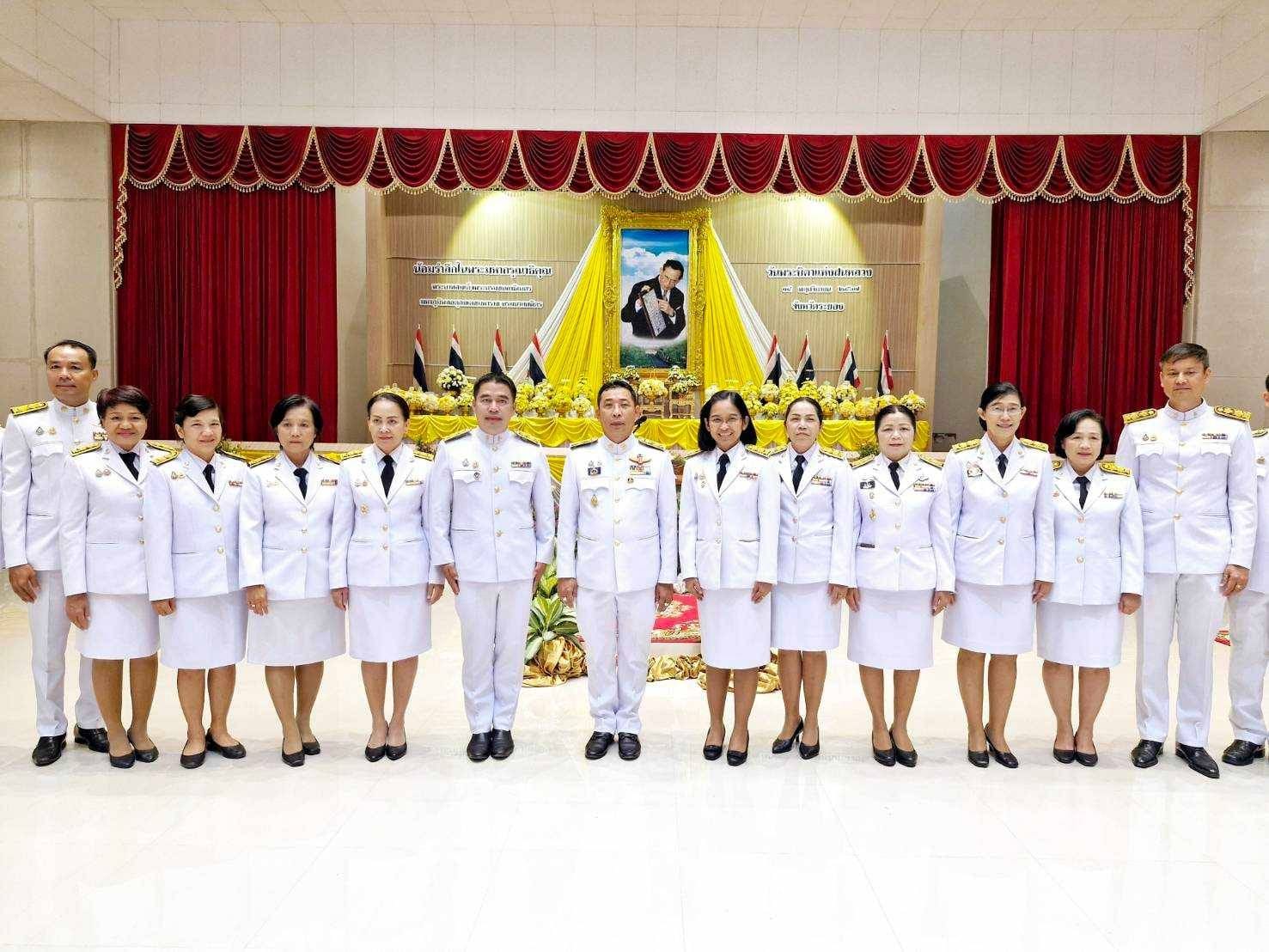 ปฏิรูปที่ดินจังหวัด พร้อมเจ้าหน้าที่ ส.ป.ก.ระยอง เข้าร่วมพิธีวางพานพุ่มดอกไม้สดถวายราชสักการะน้อมรำลึกในพระมหากรุณาธิคุณพระบาทสมเด็จพระบรมชนกาธิเบศร มหาภูมิพลอดุลยเดชมหาราช บรมนาถบพิตร เนื่องในวันพระบิดาแห่งฝนหลวง ประจำปี พ.ศ. 2567