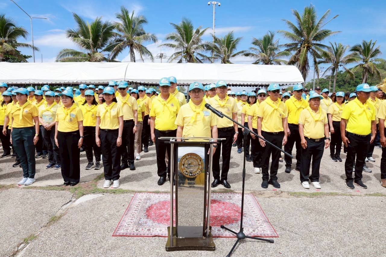 นางวิไลกัลยา สาริพันธ์ ปฏิรูปที่ดินจังหวัดระยอง พร้อมด้วยข้าราชการและเจ้าหน้าที่ ส.ป.ก.ระยอง เข้าร่วมจัดกิจกรรมจิตอาสาบำเพ็ญสาธารณประโยชน์
