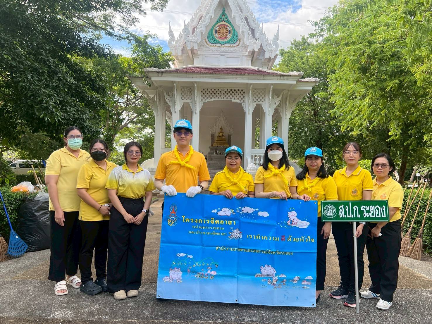 วันศุกร์ที่ 24 ตุลาคม 2568 นางวิไลกัลยา สาริพันธ์ ปฏิรูปที่ดินจังหวัดระยอง พร้อมข้าราชการและเจ้าหน้าที่ ส.ป.กระยอง เข้าร่วมกิจกรรมจิตอาสาบำเพ็ญสาธารณประโยชน์และบำเพ็ญสาธารณกุศล 