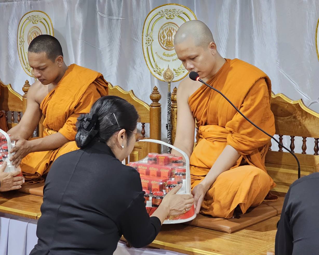 วันอังคารที่ 4 พฤศจิกายน 2568 เวลา 19.00น. นางวิไลกัลยา สาริพันธ์ ปฏิรูปที่ดินจังหวัดระยอง พร้อมข้าราชการ ส.ป.ก.ระยอง พร้อมข้าราชการกระทรวงเกษตรและสหกรณ์ เข้าร่วมในพิธีบำเพ็ญกุศลสวดพระพุทธมนต์และสวดพระอภิธรรมเพื่อถวายเป็นพระราชกุศลแด่สมเด็จพระนางเจ้าสิริกิติ์