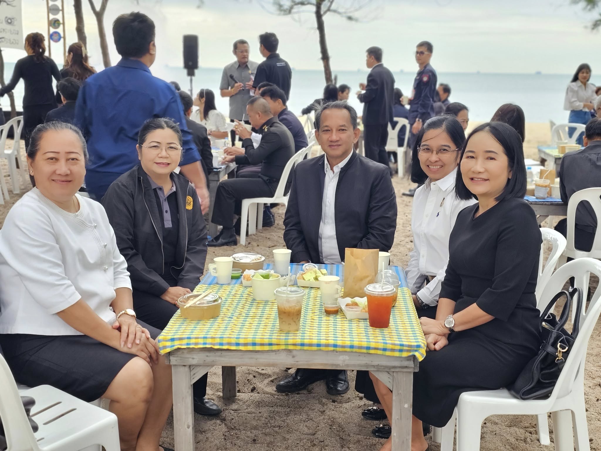 วันพฤหัสบดีที่ 20 พฤศจิกายน 2568 นางวิไลกัลยา สาริพันธ์ ปฏิรูปที่ดินจังหวัดระยอง พร้อมเจ้าหน้าที่ ส.ป.ก.ระยอง เข้าร่วมกิจกรรมสภากาแฟสัญจร ครั้งที่ 11/2568 ประจำเดือนพฤศจิกายน 2568