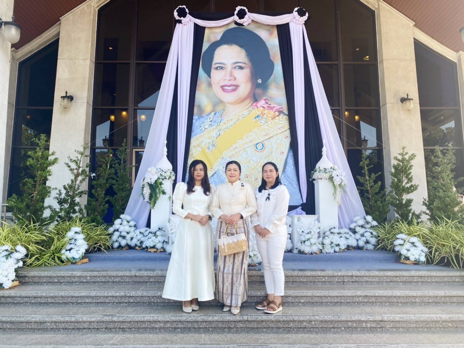 ส.ป.ก. จัดงานโครงการ “สืบสานพระราชปณิธาน งานศิลปาชีพบางไทร ครบรอบ 41 ปี” วันอาทิตย์ที่ 7 ธันวาคม 2568 นางวิไลกัลยา สาริพันธ์ ปฏิรูปที่ดินจังหวัดระยอง พร้อมด้วยข้าราชการ ส.ป.ก.ระยอง เข้าร่วมพิธีเปิดงานโครงการ “สืบสานพระราชปณิธาน งานศิลปาชีพบางไทร ครบรอบ 41 ปี”