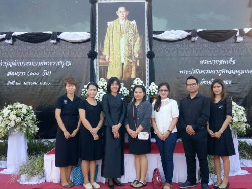 เจ้าหน้าที่ ส.ป.ก.ระยอง  ร่วมพิธีทำบุญตักบาตรถวายพระราชกุศลสตมวาร(100วัน) พระบาทสมเด็จพระปรมินทรมหาภูมิพลอดุลยเดช