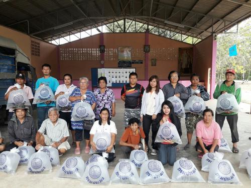 สำนักงานการปฏิรูปที่ดินจังหวัดระยอง นำเกษตรกรที่สมัครเข้าร่วมโครงการ 5 ประสาน สืบสานเกษตรทฤษฎีใหม่ ถวายในหลวง ปี 2562 รับมอบปัจจัยการผลิต
