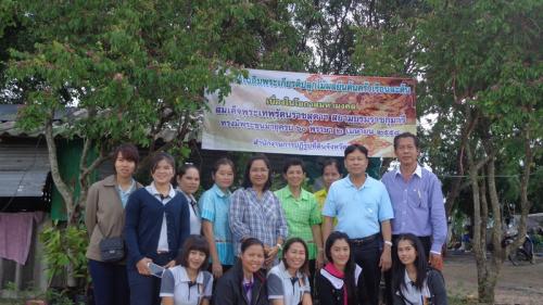 โครงการเฉลิมพระเกียรติปลูกไม้ผลยืนต้นครัวเรือนละต้น  