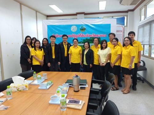 รองเลขาธิการสำนักงานการปฏิรูปที่ดินเพื่อเกษตรกรรมพร้อมคณะ ลงพื้นที่ประชุมติดตามและกำกับการดำเนินงานตามแผนงานการจัดที่ดินฯ ณ ปฏิรูปที่ดินจังหวัดระยอง