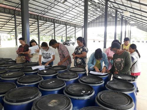 สำนักงานการปฏิรูปที่ดินจังหวัดระยอง นำเกษตรกรที่สมัครเข้าร่วมโครงการ 5 ประสาน สืบสานเกษตรทฤษฎีใหม่ ถวายในหลวง ปีงบประมาณ พ.ศ.2562 รับมอบปัจจัยการผลิต