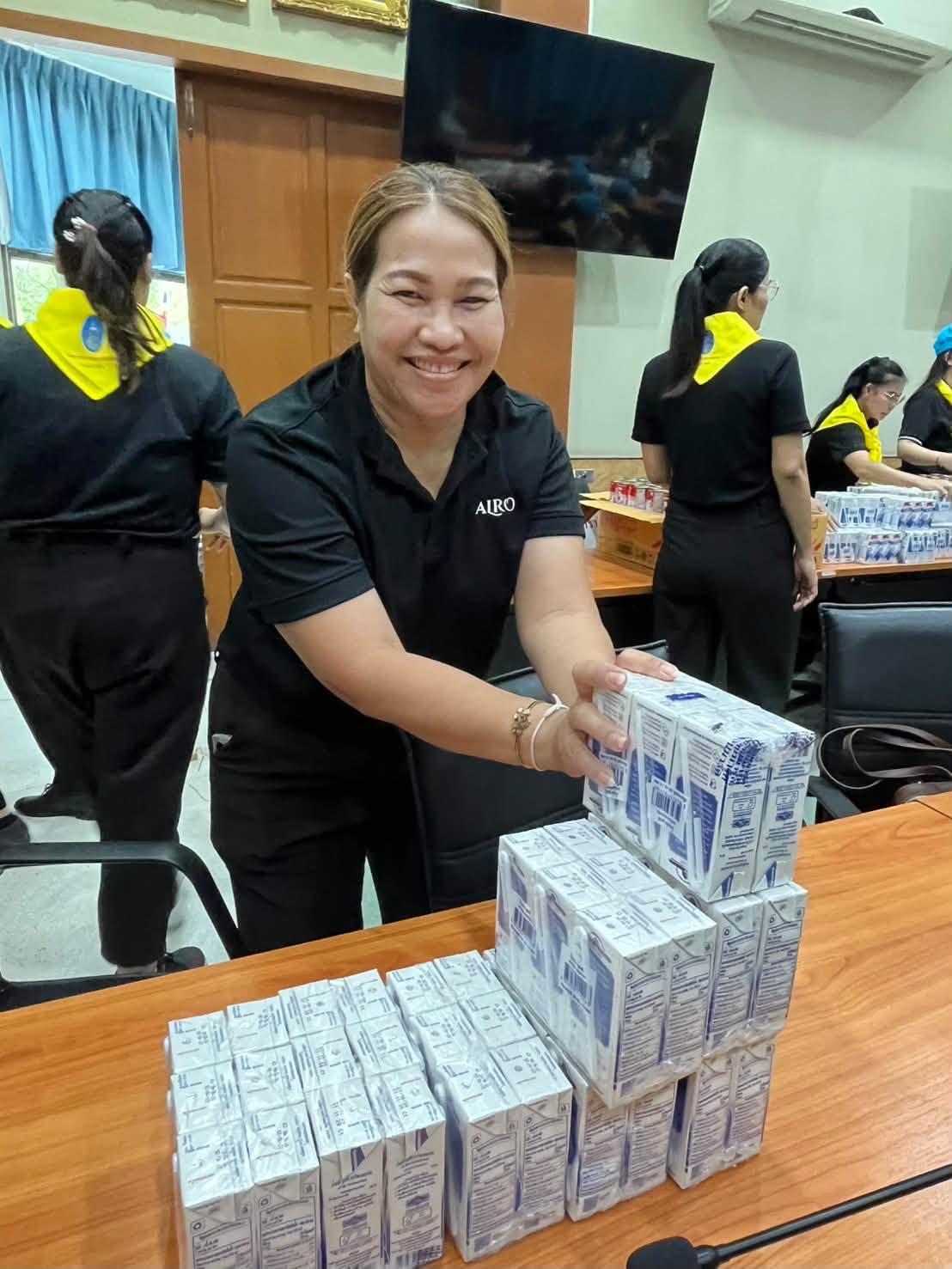 title - กปร ร่วมกิจกรรมจิตอาสาจัดเตรียมถุงยังชีพ จำนวน 300 ชุด ณ ห้องประชุมไชยยงค์ ชูชาติ ส.ป.ก. ถนนราชดำเนินนอก เพื่อช่วยเหลือประชาชนผู้ประสบภัยน้ำท่วมในพื้นที่กรุงเทพฯ และปริมณฑล
