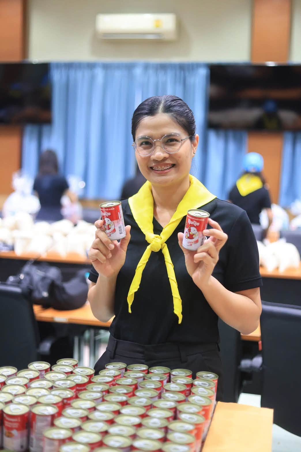title - กปร ร่วมกิจกรรมจิตอาสาจัดเตรียมถุงยังชีพ จำนวน 300 ชุด ณ ห้องประชุมไชยยงค์ ชูชาติ ส.ป.ก. ถนนราชดำเนินนอก เพื่อช่วยเหลือประชาชนผู้ประสบภัยน้ำท่วมในพื้นที่กรุงเทพฯ และปริมณฑล