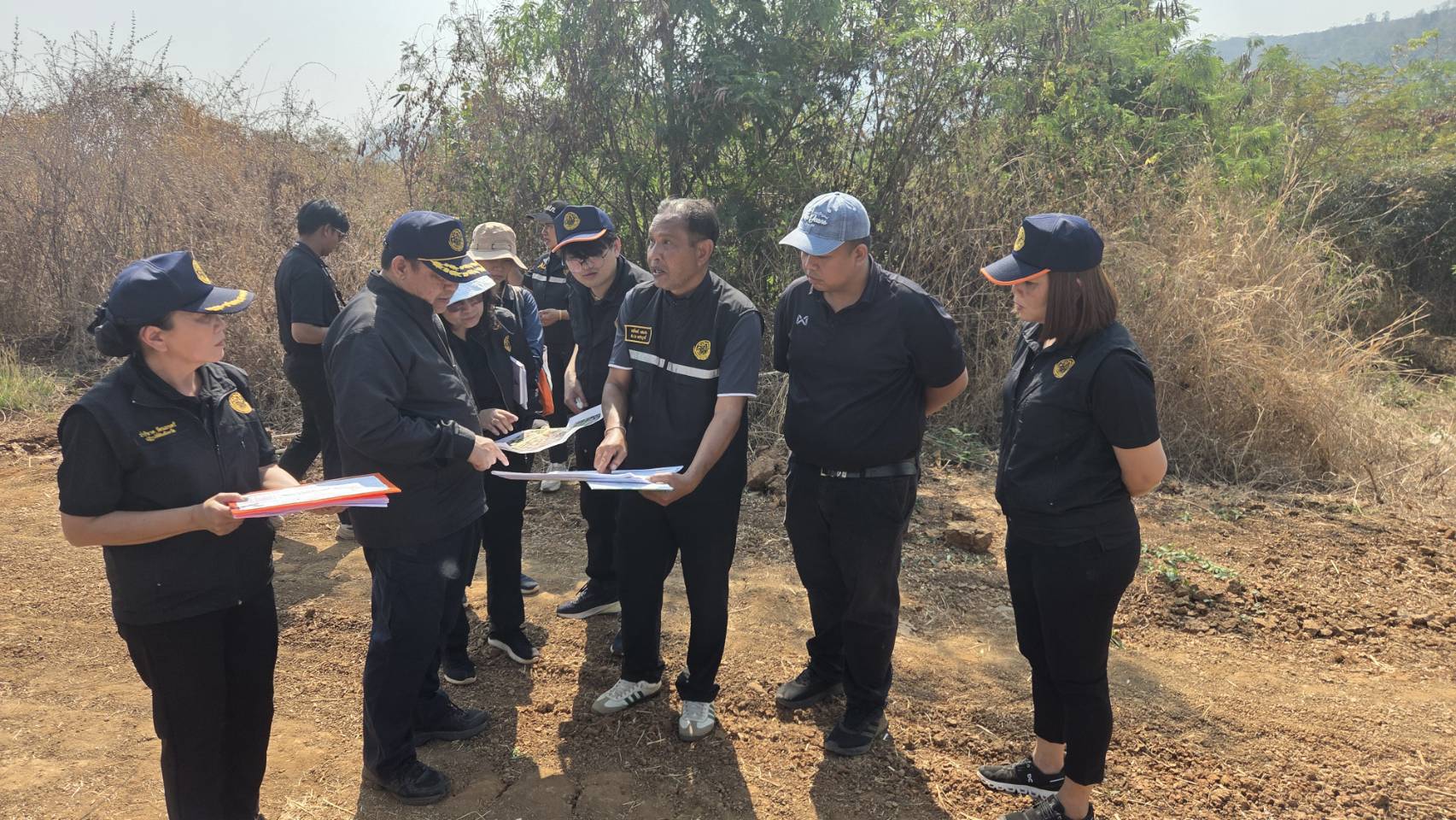 title - กปร. ลงพื้นที่ โครงการจัดที่ดินแปลงว่างให้เกษตรกรผู้ไร้ที่ดินทำกินในเขตปฏิรูปที่ดินจังหวัดเพชรบูรณ์  ตำบลบัววัฒนา อำเภอหนองไผ่ จังหวัดเพชรบูรณ์ และตรวจเยี่ยม กลุ่มหัตถกรรมแฝกและกก หมู่ที่ 3 บ้านโคกปรง ตำบลโคกปรง อำเภอวิเชียรบุรี จังหวัดเพชรบูรณ์&nbsp;