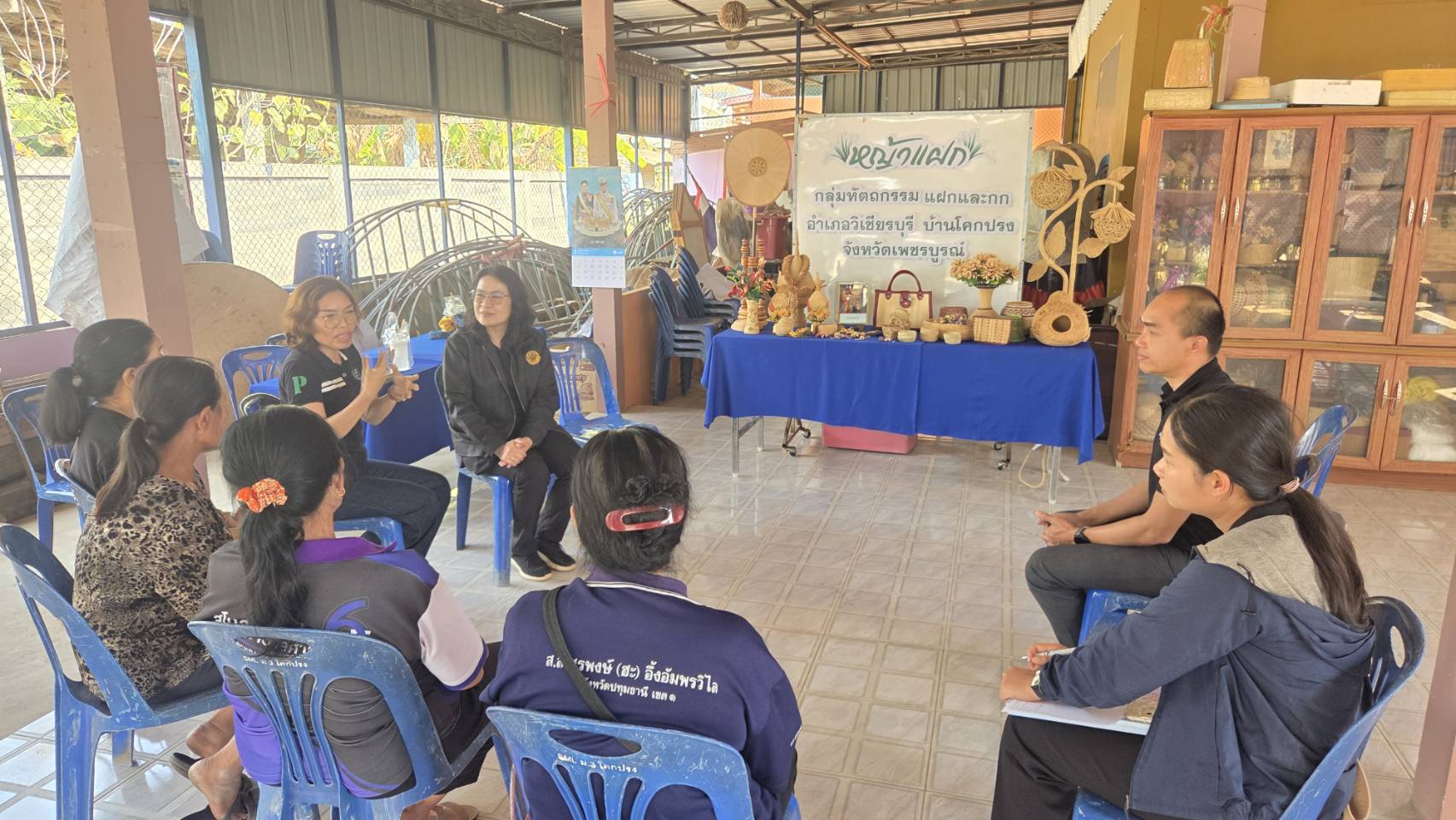 title - กปร. ลงพื้นที่ โครงการจัดที่ดินแปลงว่างให้เกษตรกรผู้ไร้ที่ดินทำกินในเขตปฏิรูปที่ดินจังหวัดเพชรบูรณ์  ตำบลบัววัฒนา อำเภอหนองไผ่ จังหวัดเพชรบูรณ์ และตรวจเยี่ยม กลุ่มหัตถกรรมแฝกและกก หมู่ที่ 3 บ้านโคกปรง ตำบลโคกปรง อำเภอวิเชียรบุรี จังหวัดเพชรบูรณ์&nbsp;