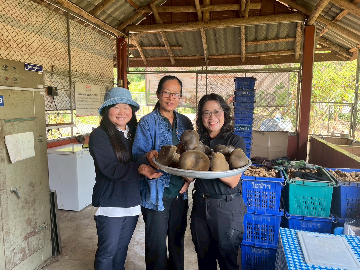 title - กปร. ลงพื้นที่ศึกษาดูงานนวัตกรรมการใช้ประโยชน์จากเห็ดไมคอร์ไรซาในการบริหารจัดการพื้นที่ ณ อำเภอร้องกวางและอำเภอสอง จังหวัดแพร่