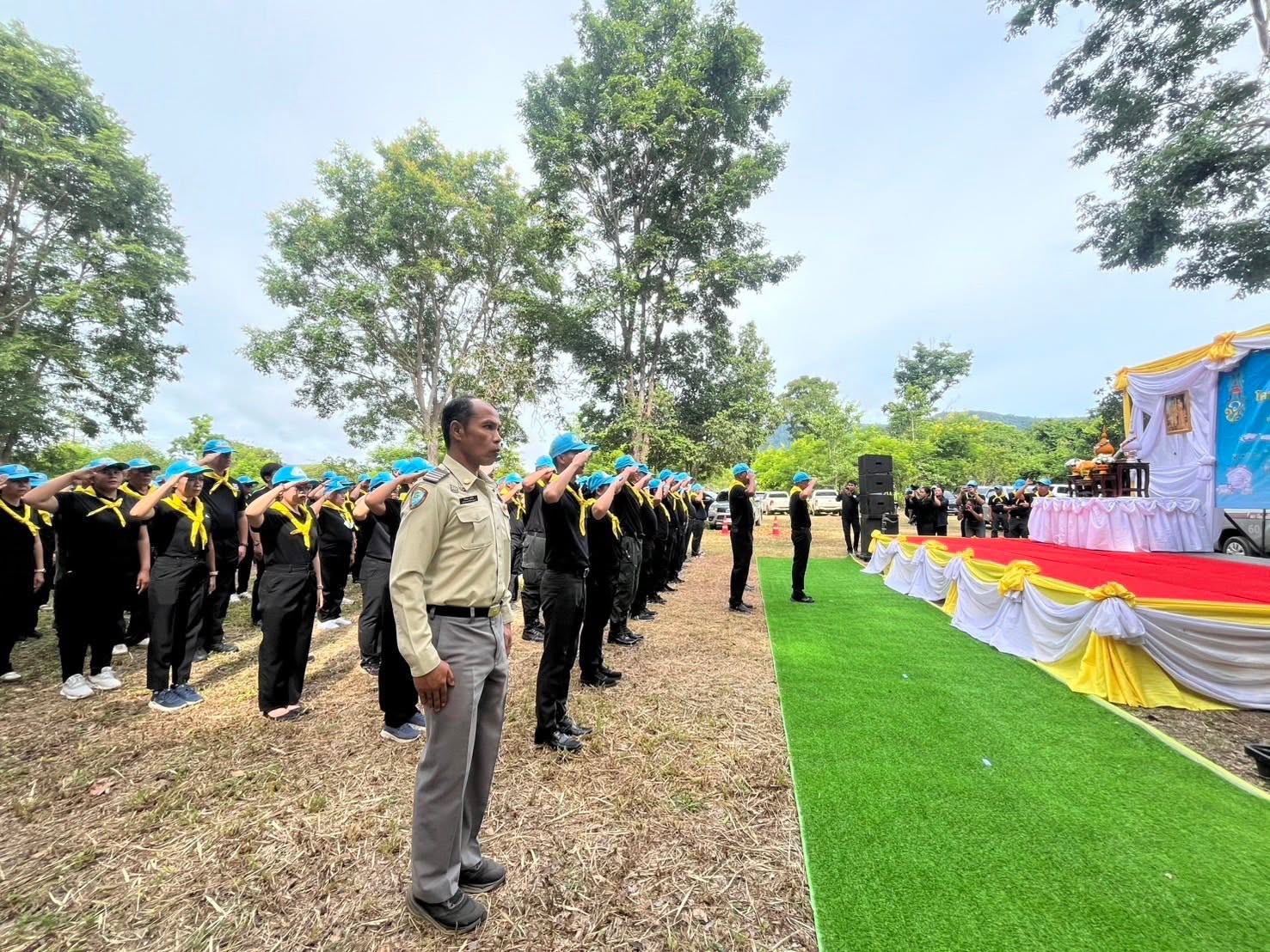 title - กองประสานงานโครงการพระราชดำริและโครงการพิเศษ ส.ป.ก. ร่วมกิจกรรมปลูกไผ่หนามเป็นรั้วธรรมชาติเสริมแนวคูกันช้าง ภายใต้โครงการพัชรสุธาคชานุรักษ์ จังหวัดสระแก้ว