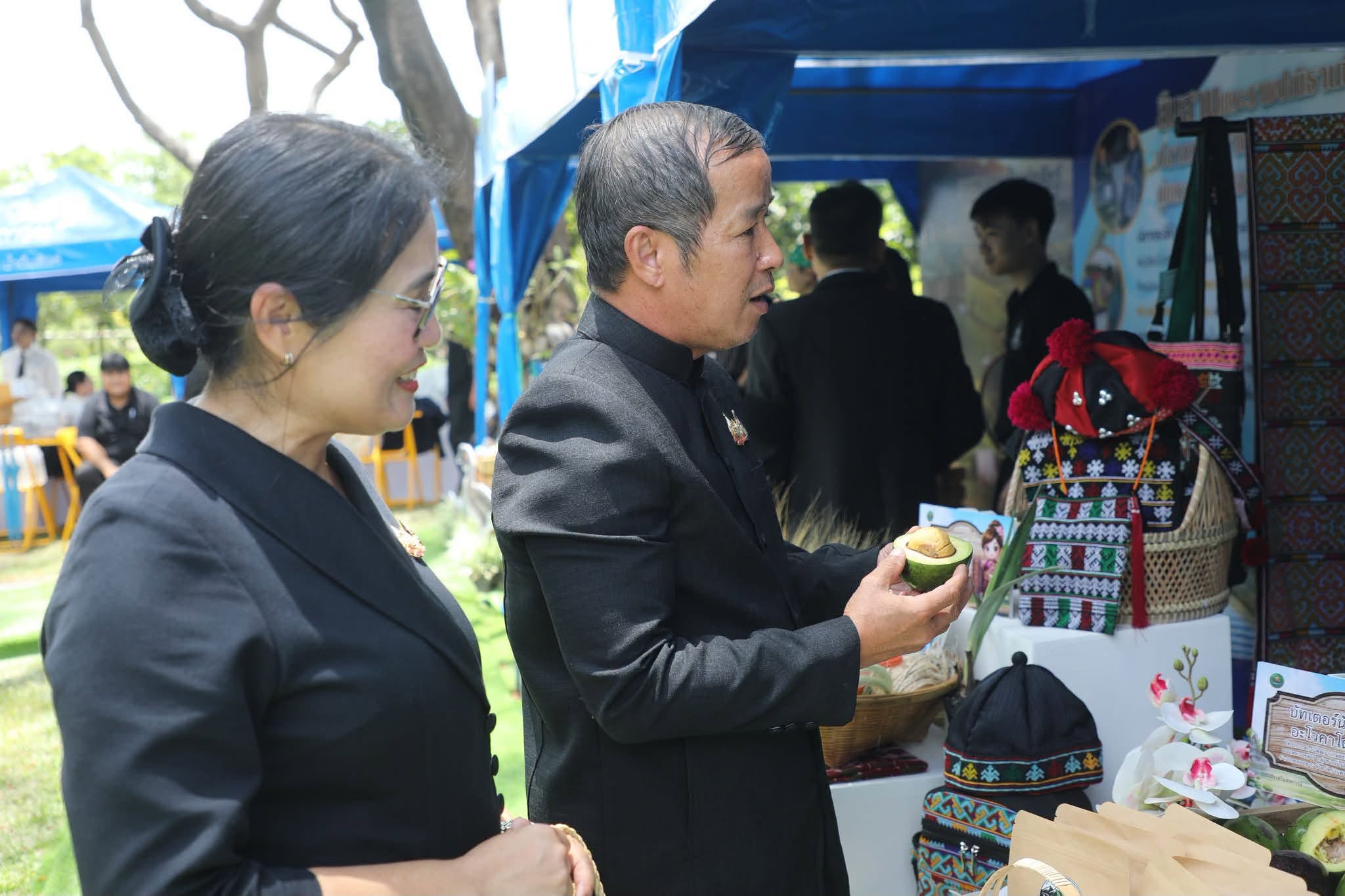 title - กองประสานงานโครงการพระราชดำริและโครงการพิเศษ ร่วมงานแถลงข่าว “สีสรรพรรณไม้ เทิดไท้บรมราชินีนาถ” ประจำปี 2569