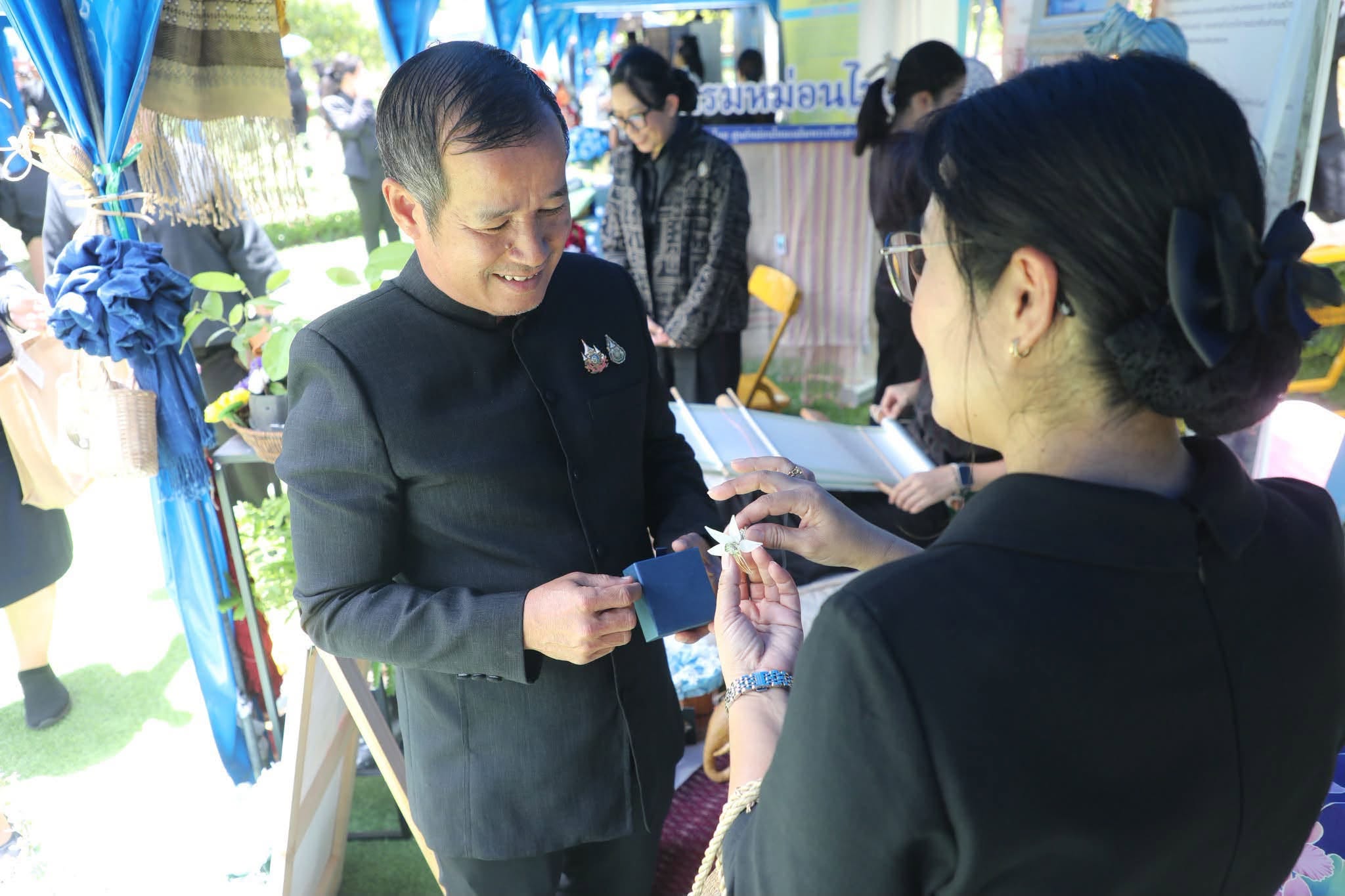 title - กองประสานงานโครงการพระราชดำริและโครงการพิเศษ ร่วมงานแถลงข่าว “สีสรรพรรณไม้ เทิดไท้บรมราชินีนาถ” ประจำปี 2569