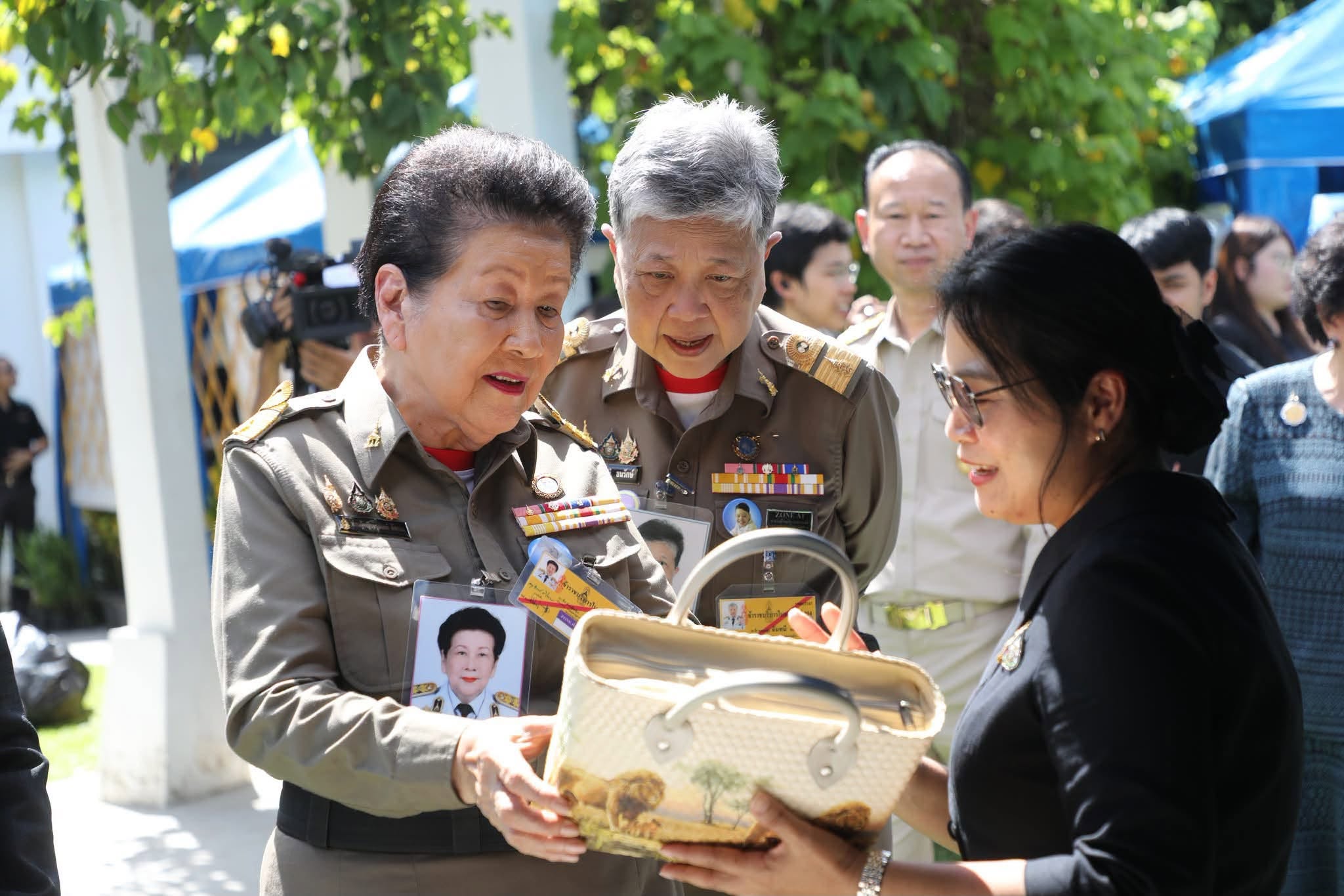 title - กองประสานงานโครงการพระราชดำริและโครงการพิเศษ ร่วมงานแถลงข่าว “สีสรรพรรณไม้ เทิดไท้บรมราชินีนาถ” ประจำปี 2569