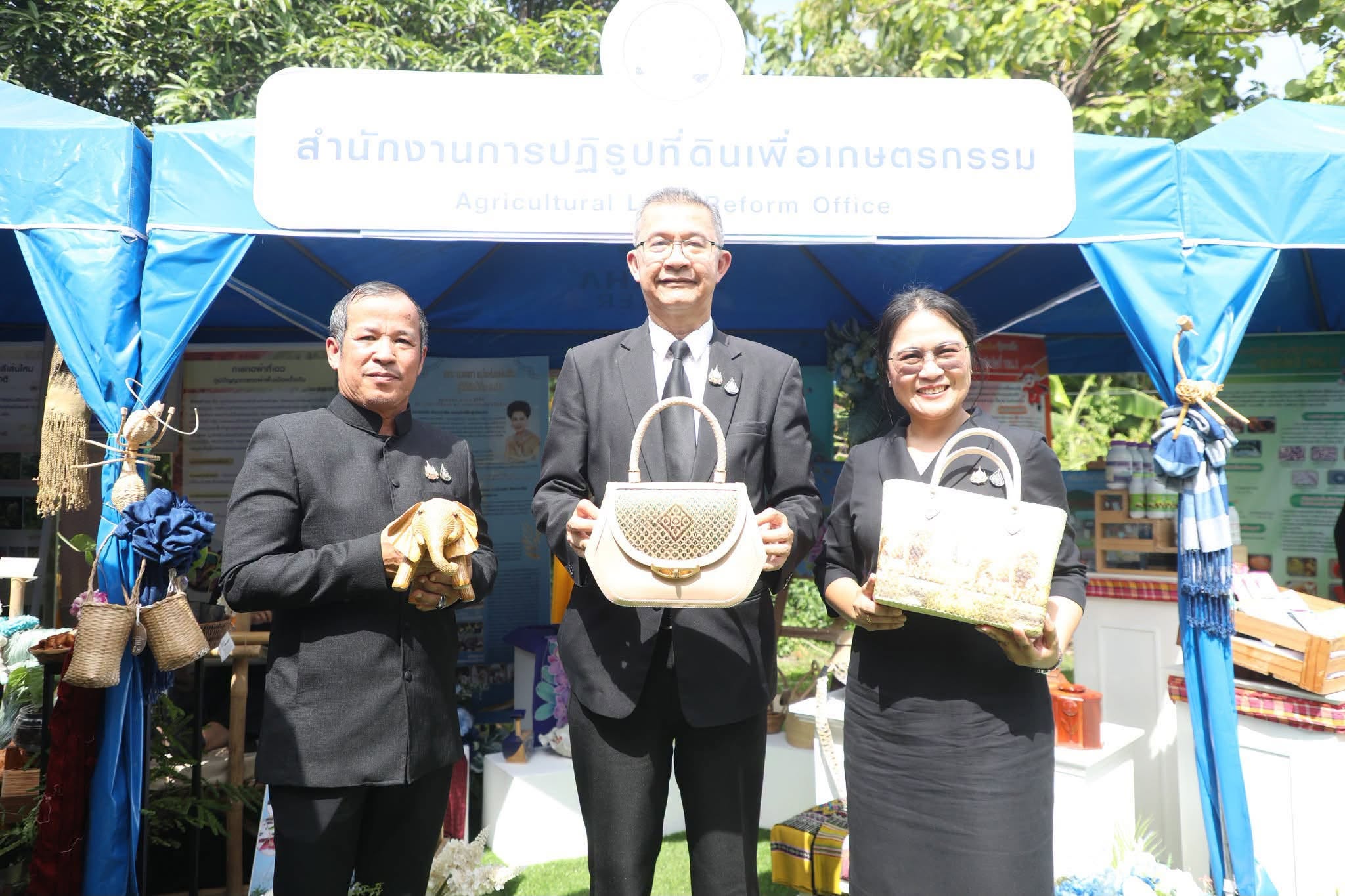 title - กองประสานงานโครงการพระราชดำริและโครงการพิเศษ ร่วมงานแถลงข่าว “สีสรรพรรณไม้ เทิดไท้บรมราชินีนาถ” ประจำปี 2569