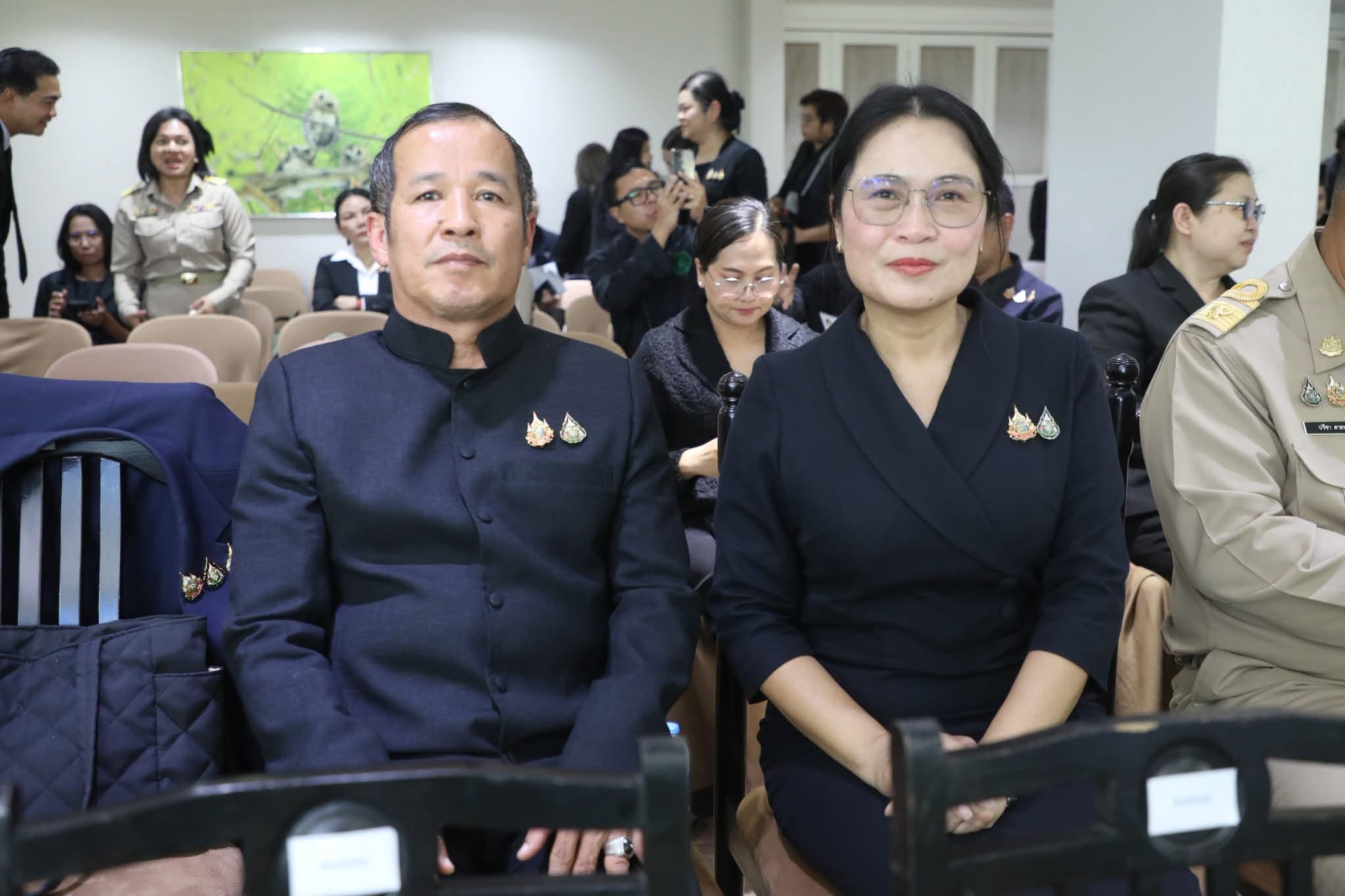 title - กองประสานงานโครงการพระราชดำริและโครงการพิเศษ ร่วมงานแถลงข่าว “สีสรรพรรณไม้ เทิดไท้บรมราชินีนาถ” ประจำปี 2569