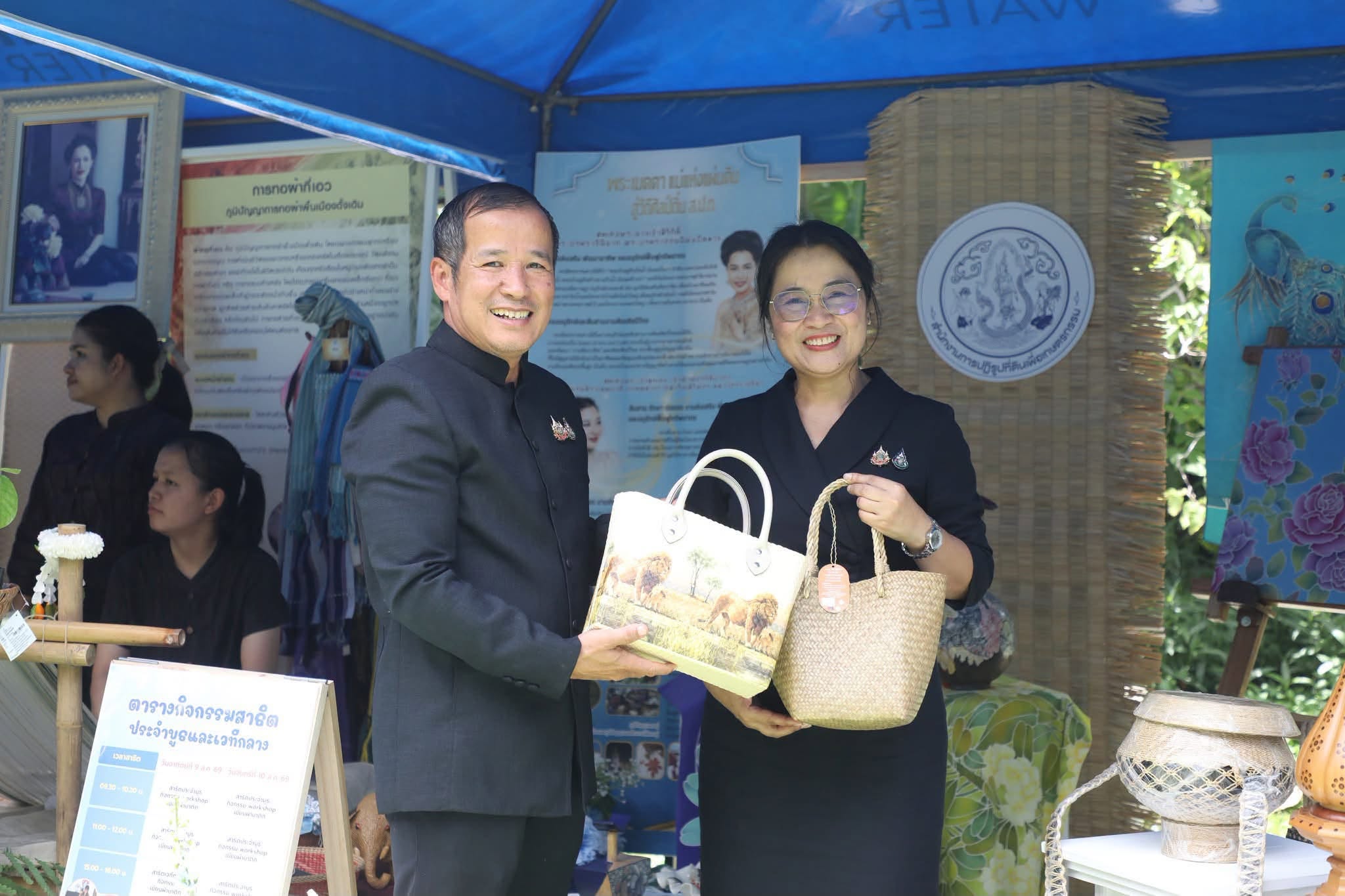 title - กองประสานงานโครงการพระราชดำริและโครงการพิเศษ ร่วมงานแถลงข่าว “สีสรรพรรณไม้ เทิดไท้บรมราชินีนาถ” ประจำปี 2569