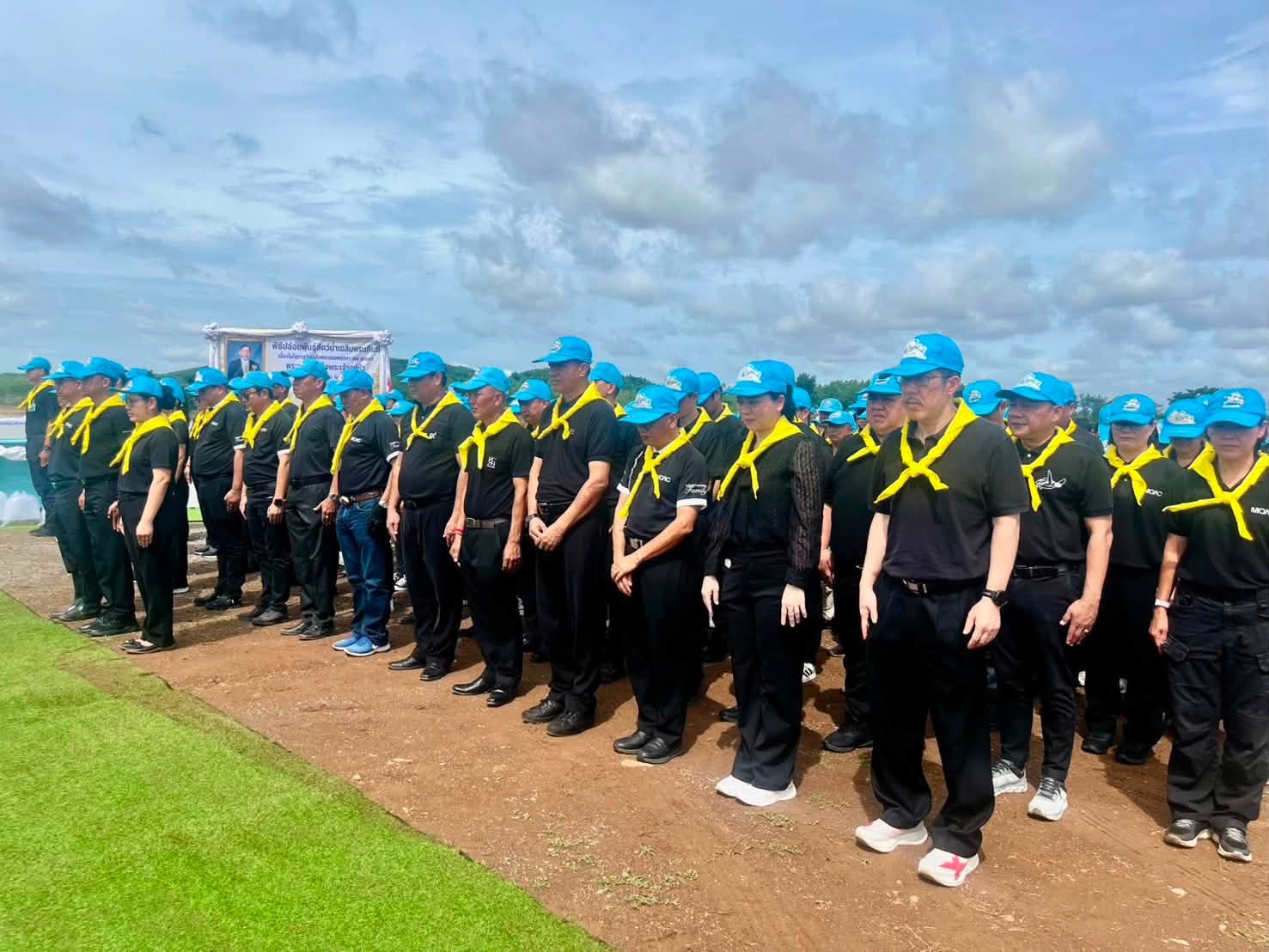 title - กองประสานงานโครงการพระราชดำริและโครงการพิเศษ ส.ป.ก. ร่วมกิจกรรมปลูกไผ่หนามเป็นรั้วธรรมชาติเสริมแนวคูกันช้าง ภายใต้โครงการพัชรสุธาคชานุรักษ์ จังหวัดฉะเชิงเทรา