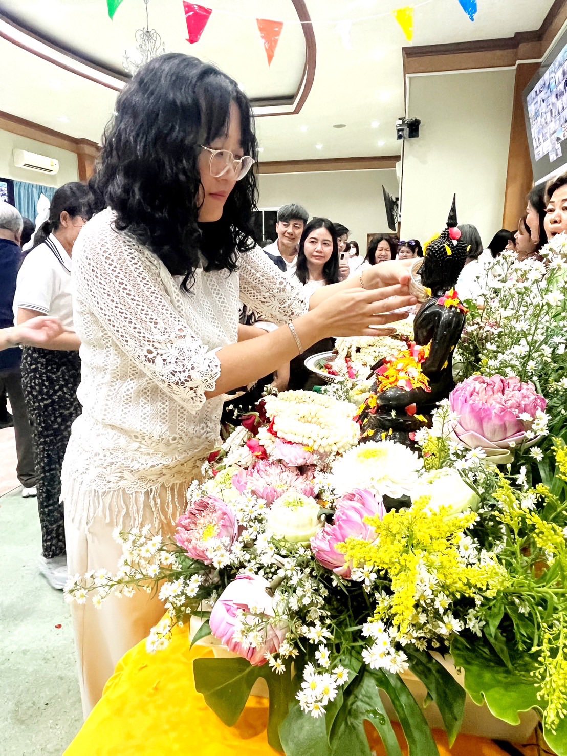 title - กปร. ร่วมพิธีสรงน้ำพระพุทธรูป และขอพรผู้บริหาร ส.ป.ก. เนื่องในประเพณีสงกรานต์ ประจำปี 2569