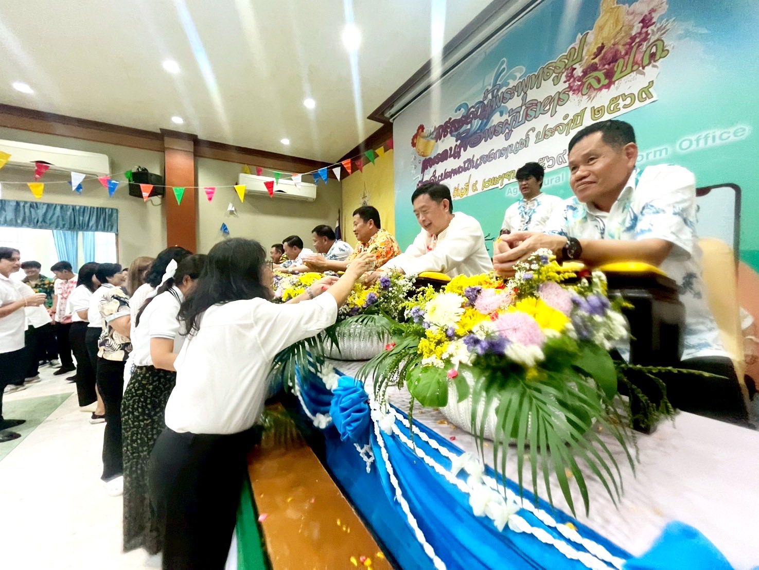 title - กปร. ร่วมพิธีสรงน้ำพระพุทธรูป และขอพรผู้บริหาร ส.ป.ก. เนื่องในประเพณีสงกรานต์ ประจำปี 2569