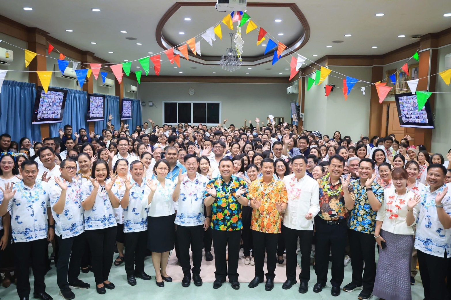 title - กปร. ร่วมพิธีสรงน้ำพระพุทธรูป และขอพรผู้บริหาร ส.ป.ก. เนื่องในประเพณีสงกรานต์ ประจำปี 2569