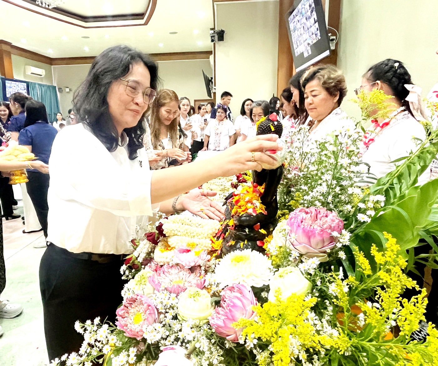 title - กปร. ร่วมพิธีสรงน้ำพระพุทธรูป และขอพรผู้บริหาร ส.ป.ก. เนื่องในประเพณีสงกรานต์ ประจำปี 2569