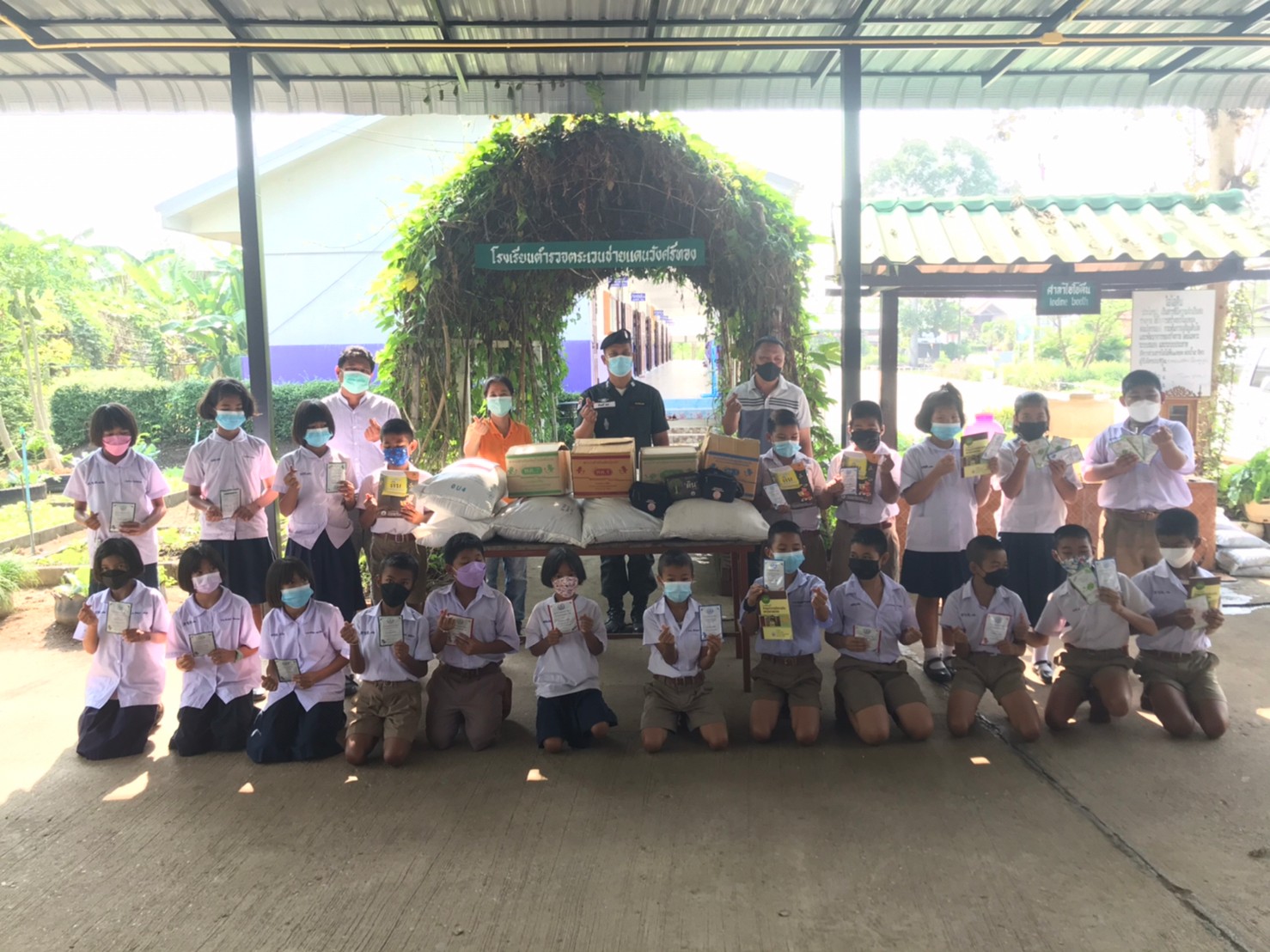 ส.ป.ก.สระแก้ว จัดโครงการเพิ่มศักยภาพระบบงานเกษตรภายใต้แผนพัฒนาเด็กและเยาวชนในถิ่นทุรกันดาร ตามพระราชดำริ สมเด็จพระเทพรัตนราชสุดาฯ สยามบรมราชกุมารี ประจำปีงบประมาณ พ.ศ.2565 ให้กับนักเรียนโรงเรียนตำรวจตระเวนชายแดนวังศรีทอง  ตำบลวังสมบูรณ์  อำเภอวังสมบูรณ์  จังหวัดสระแก้ว