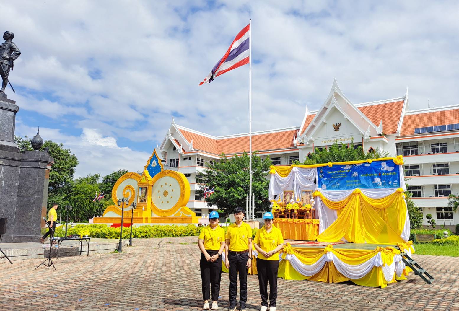 ส.ป.ก.สระแก้ว พิธีสวดพระพุทธมนต์และทำบุญตักบาตรถวายพระราชกุศล และพิธีวางพวงมาลา เนื่องในวันนวมินทรมหาราช และร่วมกิจกรรมจิตอาสาเพื่อเทิดพระเกียรติและถวายเป็นพระราชกุศล พระบาทสมเด็จพระบรมชนกาธิเบศร มหาภูมิพลอดุลยเดชมหาราช บรมนาถบพิตร