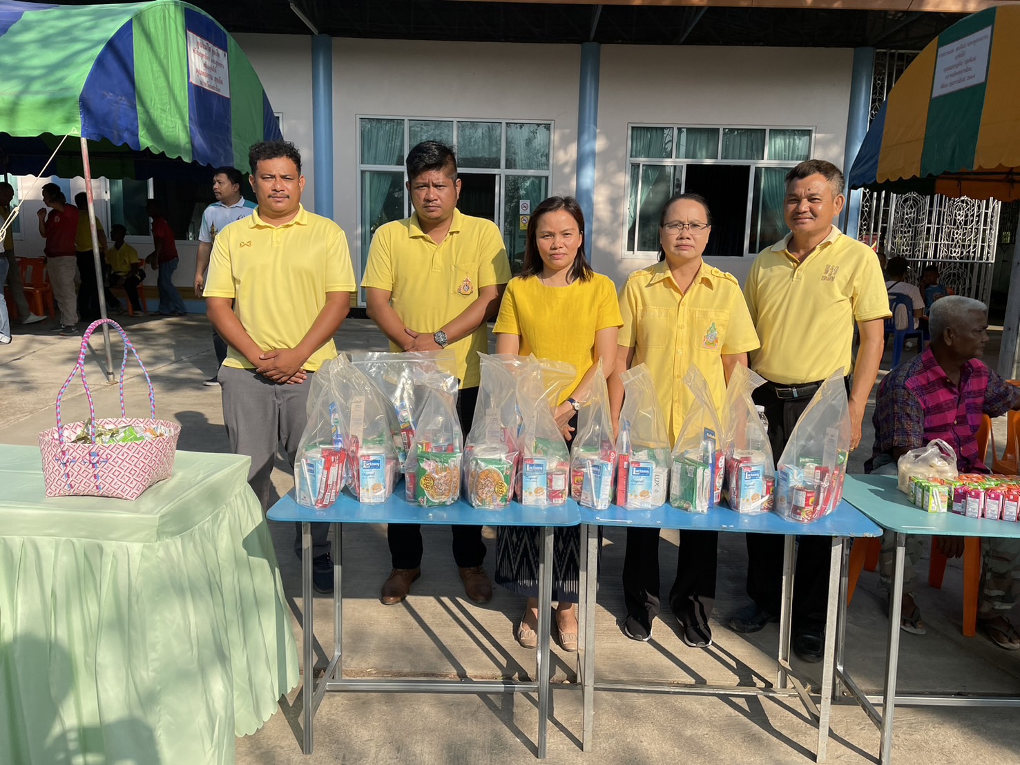 ส.ป.ก.สระแก้ว เข้าร่วมพิธีทำบุญตักบาตรแก่สามเณรที่บรรพชา เพื่อเฉลิมพระเกียรติพระบาทสมเด็จพระเจ้าอยู่หัว เนื่องในโอกาสมหามงคลเฉลิมพระชนมพรรษา 6 รอบ 