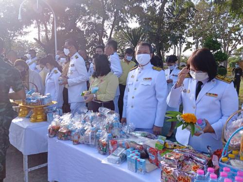 ส.ป.ก.สระแก้ว ร่วมพิธีทำบุญตักบาตรถวายพระราชกุศล เนื่องในวันคล้ายวันพระบรมราชสมภพ พระบาทสมเด็จพระบรมชนกาธิเบศร มหาภูมิพลอดุลยเดชมหาราชบรมนาถบพิตร วันชาติ และวันพ่อแห่งชาติ ๕ ธันวาคม ๒๕๖๓