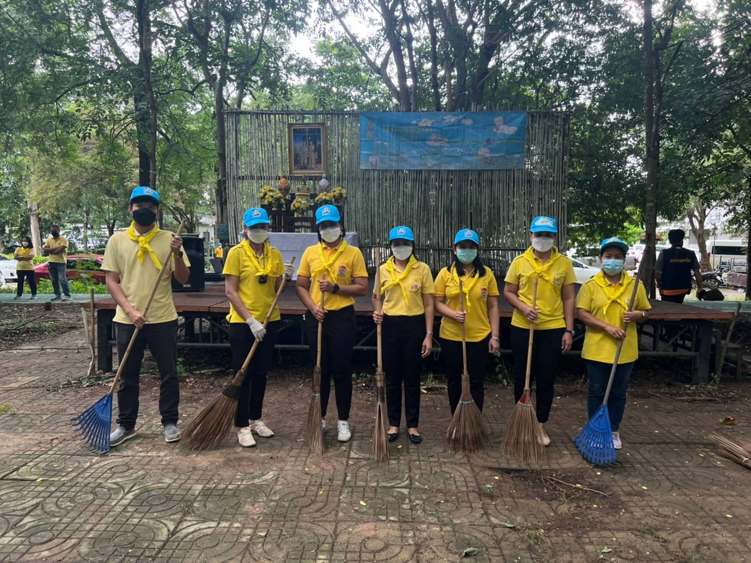 ส.ป.ก.สระแก้ว ร่วมกิจกรรมจิตอาสาพัฒนาทำความสะอาดและปรับปรุงภูมิทัศน์พื้นที่สาธารณะ ณ บริเวณศูนย์ 4 ดี วิถีพอเพียง ศูนย์ราชการจังหวัดสระแก้ว จังหวัดสระแก้ว