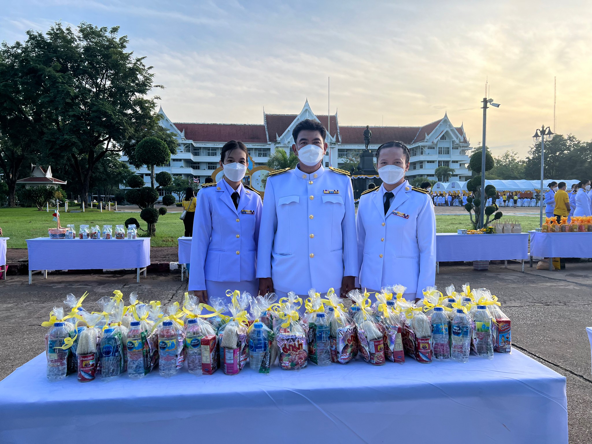 ส.ป.ก.สระแก้ว ร่วมพิธีทำบุญตักบาตร  ถวายพระราชกุศล เนื่องในโอกาสมหามงคลเฉลิมพระชนมพรรษา 70 พรรษา