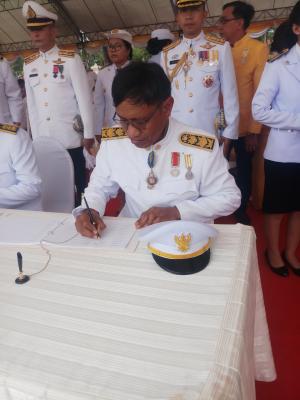 ร่วมพิธีเปิดกรวยถวายราชสักการะหน้าพระบรมฉายาลักษณ์พระบาทสมเด็จพระเจ้าอยู่หัว ในพิธีถวายพระพรชัยมงคล และรับชมการถ่ายทอดสดพิธีเนื่องในโอกาสมหามงคลพระราชพิธีบรมราชาภิเษกทางโทรทัศน์รวมการเฉพาะกิจแห่งประเทศไทยพร้อมลงนามถวายพระพรชัยมงคล