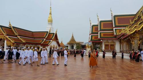 ร่วมพิธีเครื่องราชสักการะ(ต้นไม้เงิน ต้นไม้ทอง)พระราชอุทิศพระราชทานถวายเป็นพุทธบูชาปูชนียสถาน เพื่อเชิญไปถวายเป็นพุทธบูชาในงานพระราชพิธีบรมราชาภิเษก