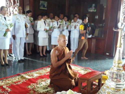 พิธีอัญเชิญพวงดอกไม้พระราชทาน