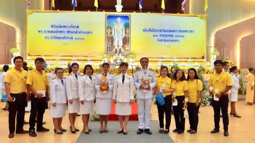 พิธีทำบุญตักบาตรถวายเป็นพระราชกุศล ณ วัดพระธาตุเชิงชุมวรวิหาร พิธีลงนามถวายพระพรชัยมงคล พิธีถวายสัตย์ปฏิญาณ