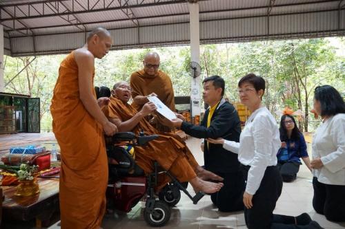 มอบหนังสืออนุญาตให้ใช้ที่ดินสาธารณูปโภคและกิจกรรมอื่นในเขตปฏิรูปที่ดิน (ส.ป.ก. ๔-๓๑ข.) และบันทึกรับรองการปฏิบัติตามเงื่อนไขการได้รับอนุญาตให้ใช้ที่ดิน (ส.ป.ก.๔-๓๐ข.)