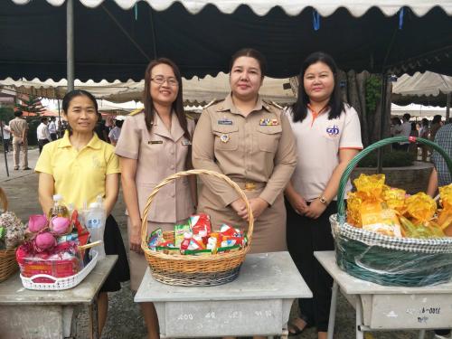 สำนักงานการปฏิรูปที่ดินจังหวัดสระบุรี โดย นางสาวลักษณา มั่นเศรษฐวิทย์ ปฏิรูปที่ดินจังหวัดสระบุรี พร้อมด้วย ข้าราชการและเจ้าหน้าที่ สำนักงานการปฏิรูปที่ดินจังหวัดสระบุรี ร่วมพิธีตักบาตร เนื่องในวันข้าราชการพลเรือน ประจำปี 2561 