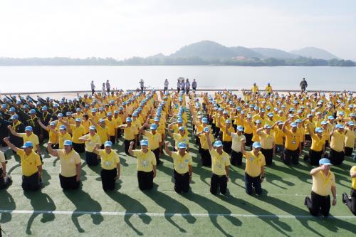 นางสาวลักษณา มั่นเศรษฐวิทย์  ปฏิรูปที่ดินจังหวัดสระบุรี พร้อมด้วยเจ้าหน้าที่ สำนักงานการปฏิรูปที่ดินจังหวัดสระบุรี ร่วมกิจกรรมจิตอาสา “เราทำความดีด้วยหัวใจ” เนื่องในวันคล้ายวันสวรรคตพระบาทสมเด็จพระปรมินทรมหาภูมิพลอดุลยเดช บรมนาถบพิตร