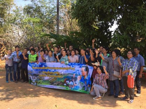 นายวินัย  เมฆดำ ปฏิรูปที่ดินจังหวัดสระบุรี พร้อมด้วย นางนิภาพร ลิ้มประยูร ผู้อำนวยการกลุ่มยุทธศาสตร์และการปฏิรูปที่ดินพร้อมคณะ ให้การต้อนรับ เกษตรกรที่เข้าร่วมโครงการระบบการเกษตรแบบแปลงใหญ่ข้าว
