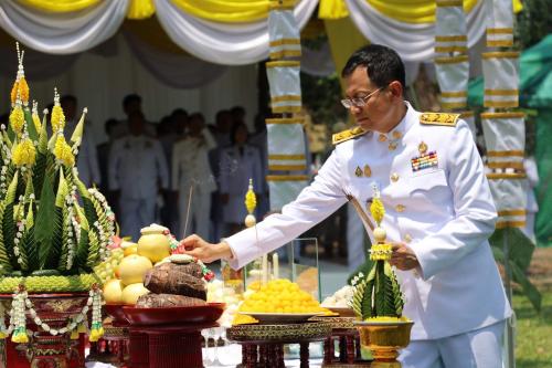 ร่วมพิธีทำน้ำมุรธาภิเษกและน้ำอภิเษก และร่วมพิธีถวายเครื่องราชสักการะหน้าพระบรมฉายาลักษณ์ สมเด็จพระเจ้าอยู่หัวมหาวชิราลงกรณ บดินทรเทพยวรางกูร เนื่องในพระราชพิธีบรมราชาภิเษก 