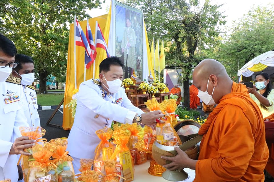 ปฏิรูปที่ดินจังหวัดสตูล ร่วมพิธีทำบุญตักบาตร ข้าวสาร อาหารแห้ง แด่พระสงฆ์และสามเณร จำนวน 71 รูป  เนื่องในโอกาสเฉลิมพระชนมพรรษา 28 กรกฎาคม 2565