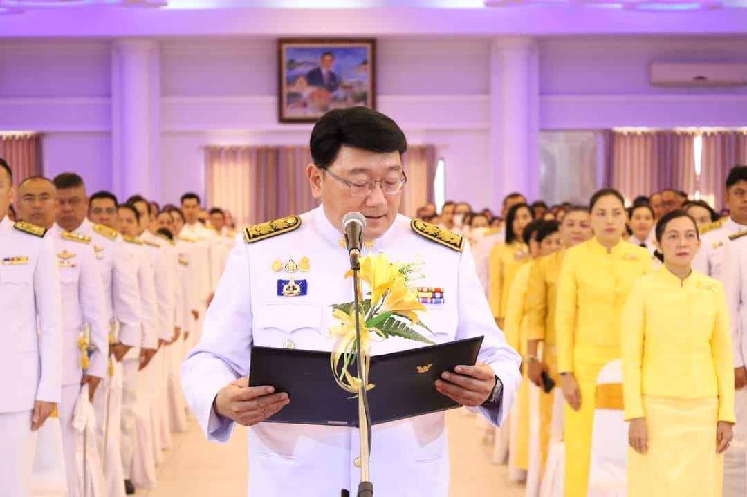 ปฏิรูปที่ดินจังหวัดสตูล พร้อมด้วย เจ้าหน้าที่ ส.ป ก.สตูล ร่วมพิธีวางพานพุ่มดอกไม้และพิธีถวายบังคม เนื่องในวันคล้ายวันพระบรมราชสมภพ พระบาทสมเด็จพระบรมชนกาธิเบศร มหาภูมิพลอดุลเดชมหาราช บรมราชบพิตร  ฯ