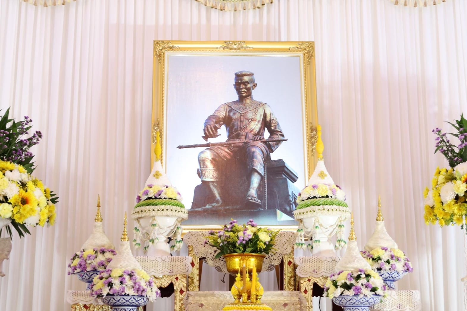 ปฏิรูปที่ดินจังหวัดสตูล พร้อมด้วยเจ้าหน้าที่ ร่วมพิธีวางพวงมาลาถวายราชสักการะเบื้องหน้าพระบรมสาทิสลักษณ์สมเด็จพระนเรศวรมหาราช เนื่องในวันคล้ายวันเสด็จสวรรคต สมเด็จพระนเรศวรมหาราชประจำปี 2567