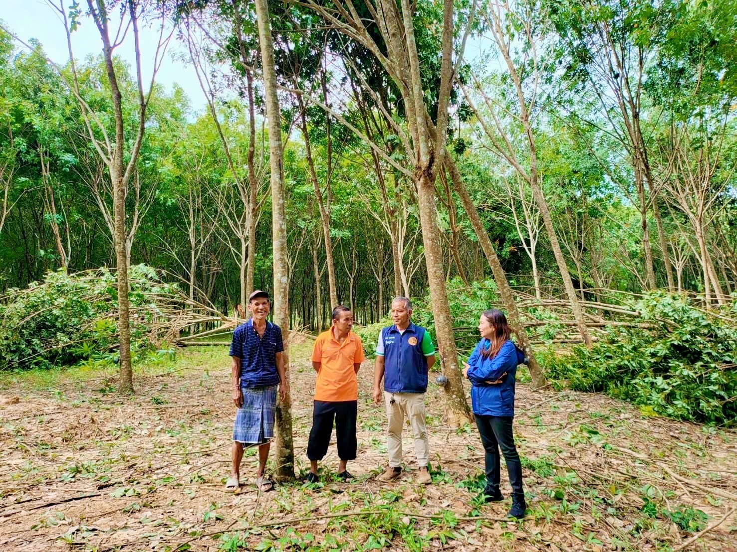 ปฎิรูปที่ดินจังหวัดสตูล พร้อมเจ้าหน้าที่ ส.ป.ก.สตูล สำรวจพื้นที่ในเขตปฏิรูปที่ดินที่ได้รับความเสียจากเหตุวาตภัย