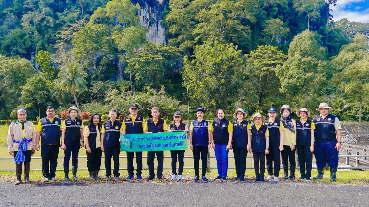 ปฏิรูปที่ดินจังหวัดสตูล ร่วมบูรณาการกับสถานีพัฒนาที่ดินสตูล และหน่วยงานสังกัดกระทรวงเกษตรและสหกรณ์ แจกน้ำหมักชีวภาพจากสารเร่งซุปเปอร์ พด.6